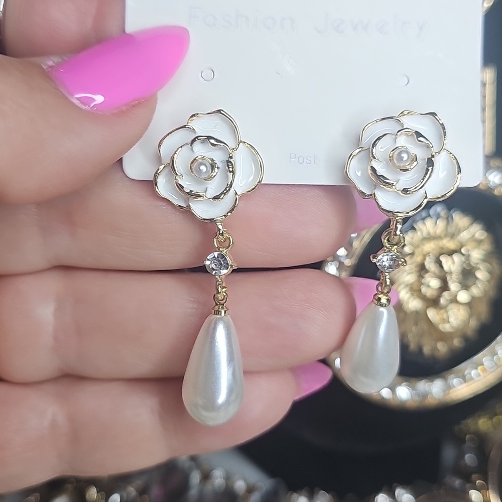 Fashion jewelry earrings